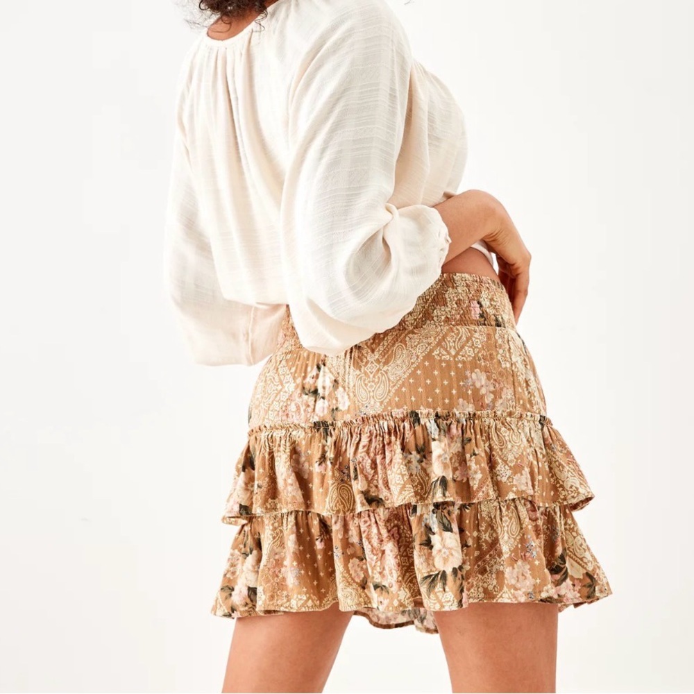 American Eagle Outfitters Floral Tiered Ruffle Mini Skirt in Tan and Cream - Picture 3 of 9